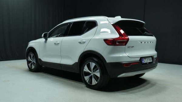 Esittelykuva Volvo XC40 dieselautosta.