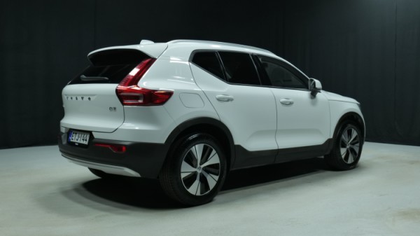 Esittelykuva Volvo XC40 dieselautosta.