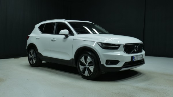 Esittelykuva Volvo XC40 dieselautosta.