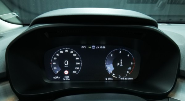 Esittelykuva Volvo XC40 dieselautosta.