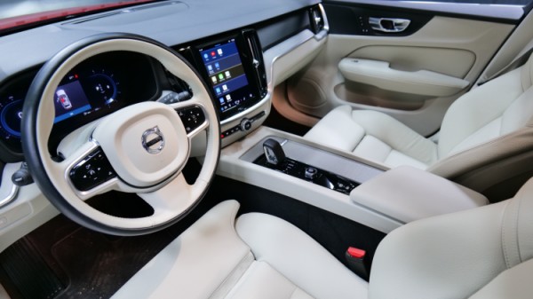 Esittelykuva Volvo V60 dieselautosta.