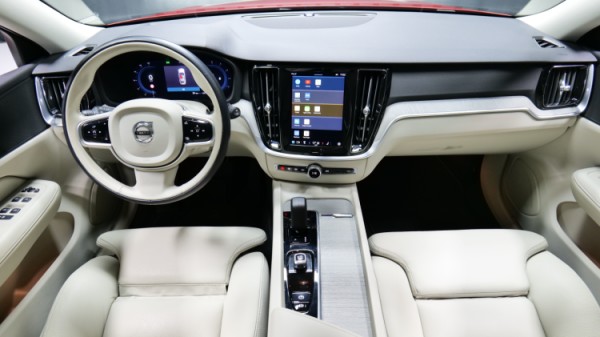 Esittelykuva Volvo V60 dieselautosta.