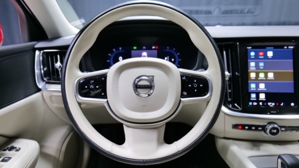 Esittelykuva Volvo V60 dieselautosta.