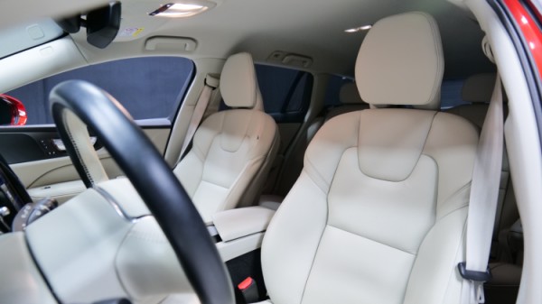 Esittelykuva Volvo V60 dieselautosta.
