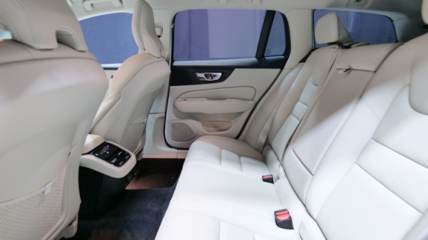 Esittelykuva Volvo V60 dieselautosta.