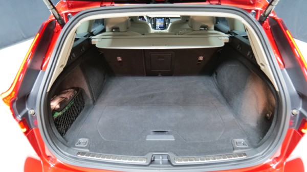 Esittelykuva Volvo V60 dieselautosta.