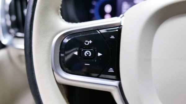Esittelykuva Volvo V60 dieselautosta.