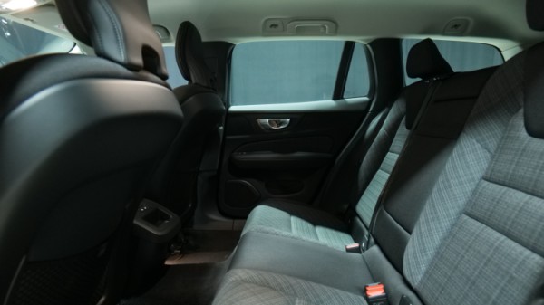 Esittelykuva Volvo V60 bensiiniautosta.