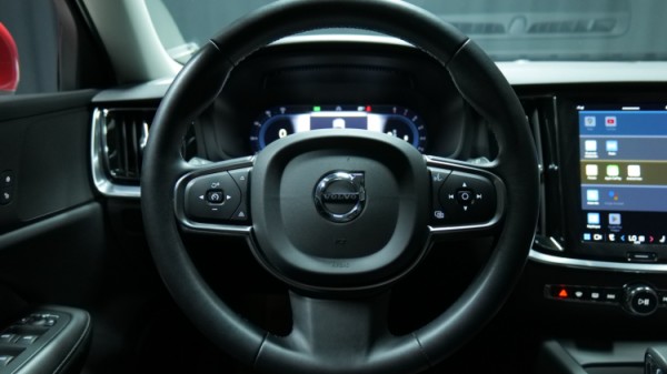 Esittelykuva Volvo V60 bensiiniautosta.