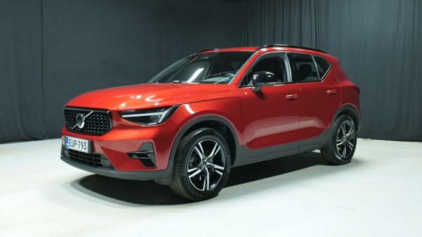 Esittelykuva Volvo XC40 bensiiniautosta.
