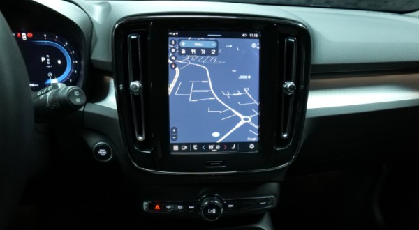 Esittelykuva Volvo XC40 bensiiniautosta.