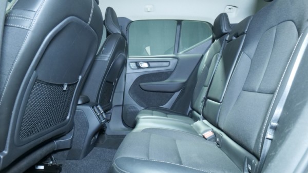 Esittelykuva Volvo XC40 bensiiniautosta.