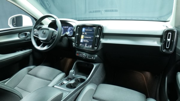 Esittelykuva Volvo XC40 bensiiniautosta.