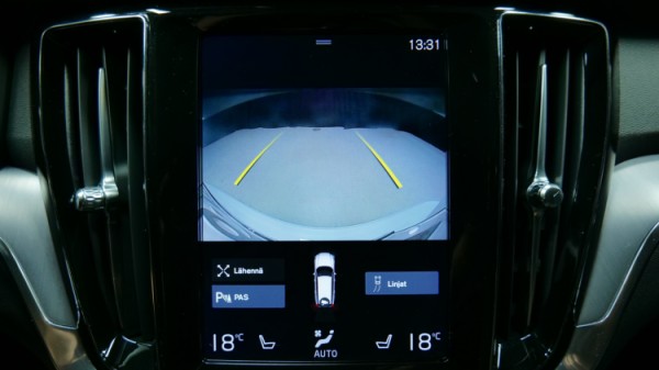 Esittelykuva Volvo V60 CROSS COUNTRY kevythybridiautosta.