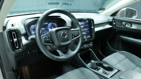 Esittelykuva Volvo XC40 bensiiniautosta.
