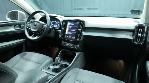 Esittelykuva Volvo XC40 bensiiniautosta.