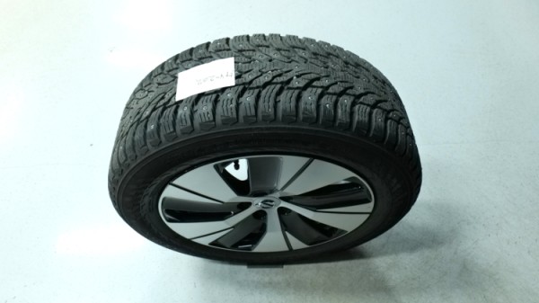Esittelykuva Volvo XC40 kevythybridiautosta.