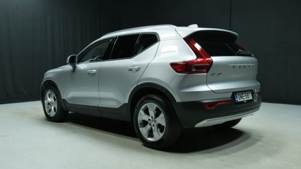 Esittelykuva Volvo XC40 dieselautosta.