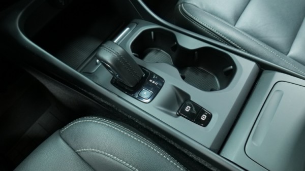 Esittelykuva Volvo XC40 dieselautosta.