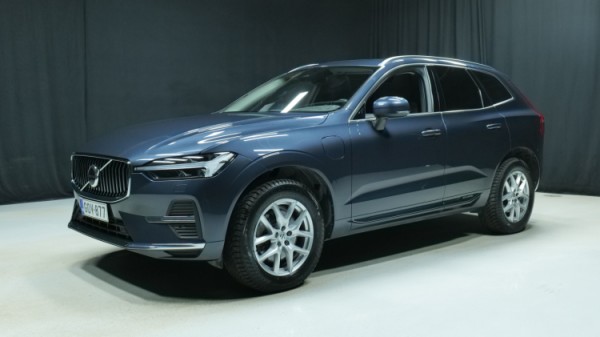 Esittelykuva Volvo XC60 kevythybridiautosta.
