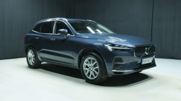 Esittelykuva Volvo XC60 kevythybridiautosta.