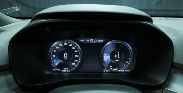 Esittelykuva Volvo XC40 kevythybridiautosta.
