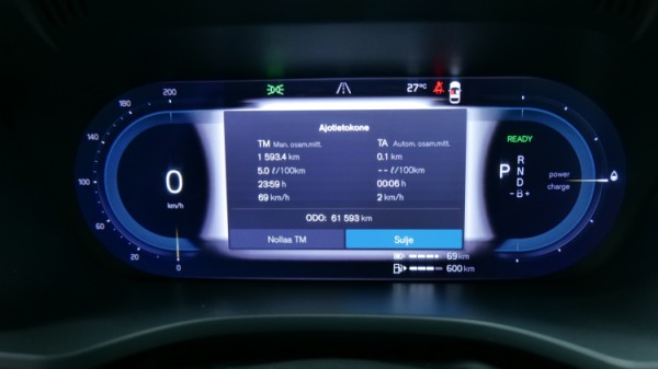 Esittelykuva Volvo XC60 kevythybridiautosta.