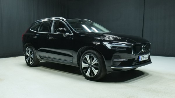 Esittelykuva Volvo XC60 kevythybridiautosta.