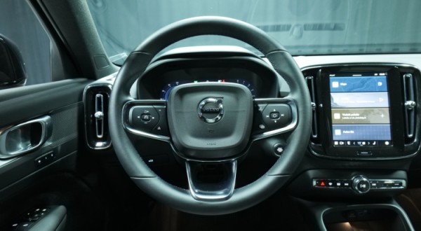 Esittelykuva Volvo XC40 bensiiniautosta.