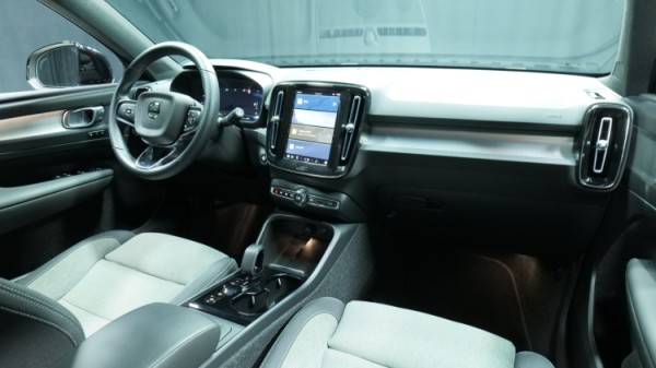 Esittelykuva Volvo XC40 bensiiniautosta.