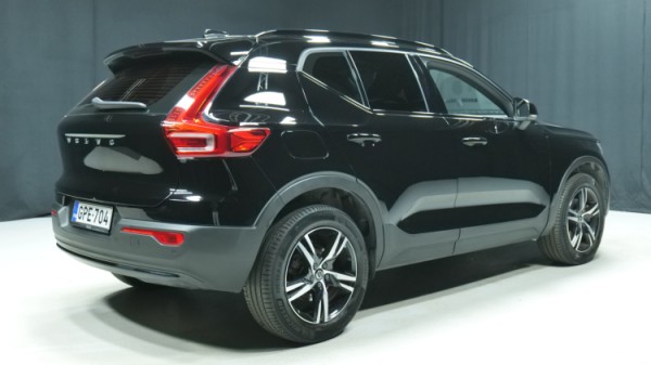 Esittelykuva Volvo XC40 bensiiniautosta.