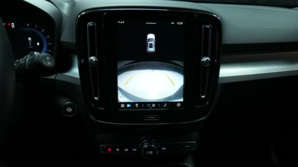 Esittelykuva Volvo XC40 bensiiniautosta.