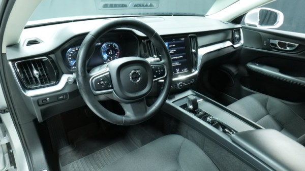 Esittelykuva Volvo V60 bensiiniautosta.