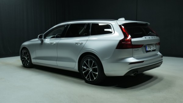 Esittelykuva Volvo V60 bensiiniautosta.