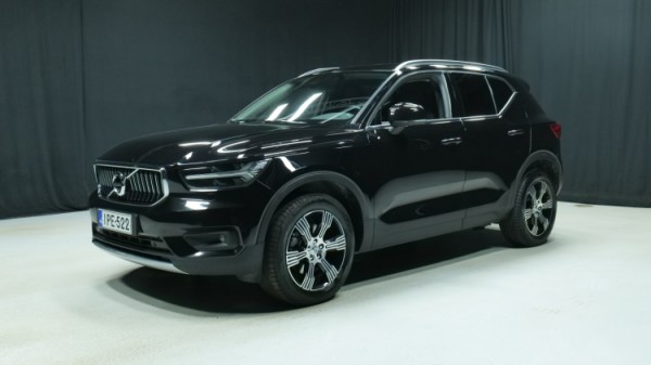 Esittelykuva Volvo XC40 bensiiniautosta.