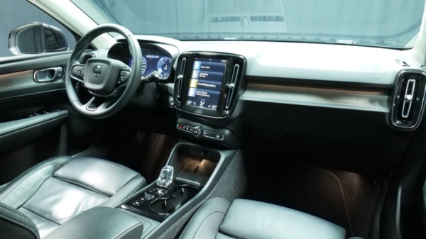 Esittelykuva Volvo XC40 bensiiniautosta.