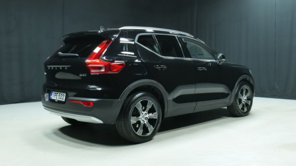 Esittelykuva Volvo XC40 bensiiniautosta.