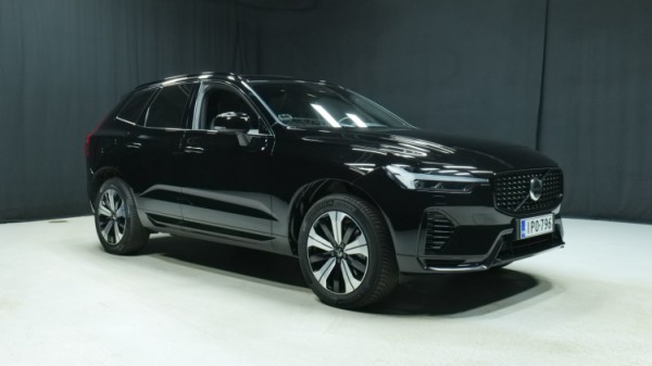 Esittelykuva Volvo XC60 kevythybridiautosta.