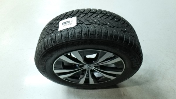 Esittelykuva Volvo XC60 kevythybridiautosta.