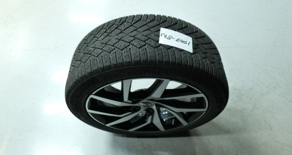 Esittelykuva Volvo S60 kevythybridiautosta.