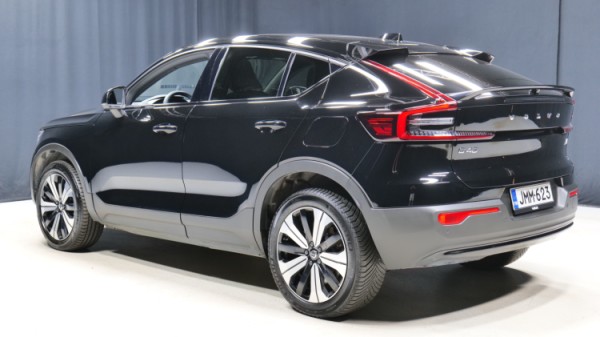 Esittelykuva Volvo C40 täyssähköautosta.