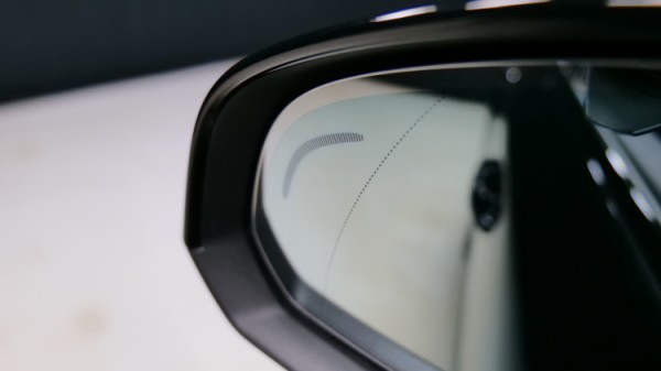 Esittelykuva Volvo C40 täyssähköautosta.