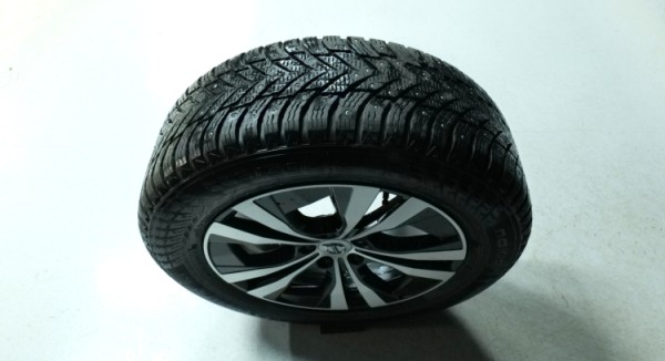 Esittelykuva Volvo XC60 kevythybridiautosta.