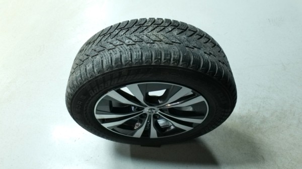 Esittelykuva Volvo XC60 kevythybridiautosta.