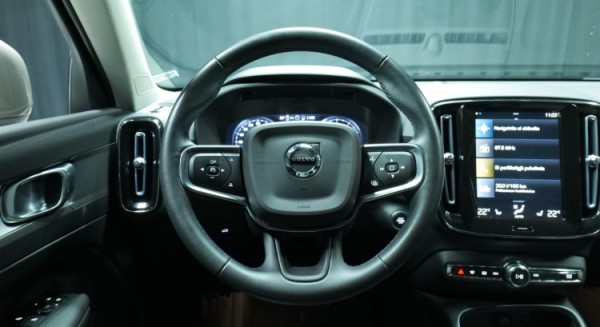 Esittelykuva Volvo XC40 bensiiniautosta.