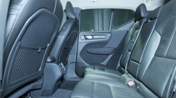 Esittelykuva Volvo XC40 bensiiniautosta.