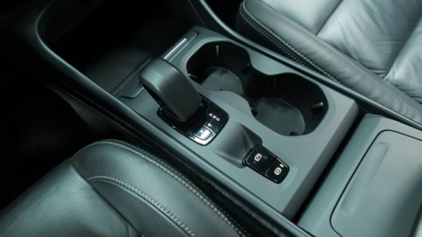 Esittelykuva Volvo XC40 bensiiniautosta.