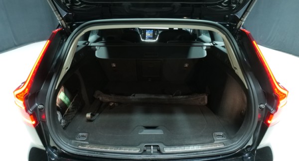 Esittelykuva Volvo V60 bensiiniautosta.