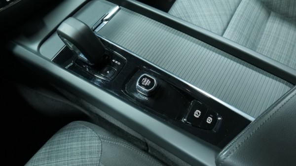 Esittelykuva Volvo V60 bensiiniautosta.