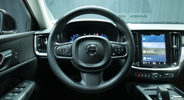 Esittelykuva Volvo V60 bensiiniautosta.
